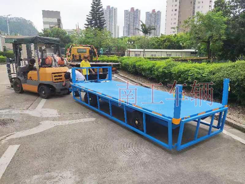 2吨下翻护栏牵引工业ky平台_KY（中国）一站式服务平台 全挂式工具底盘拖车