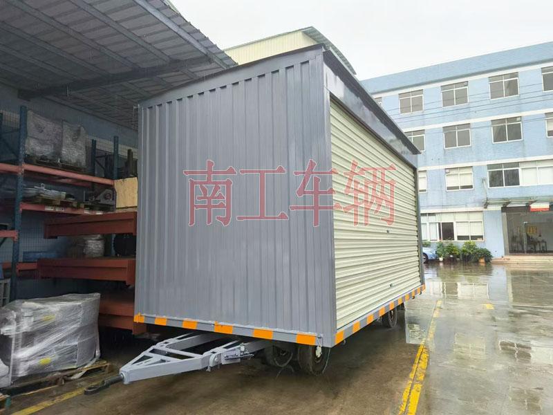 10吨箱式ky平台_KY（中国）一站式服务平台两侧带卷帘门 牵引雨篷拖车